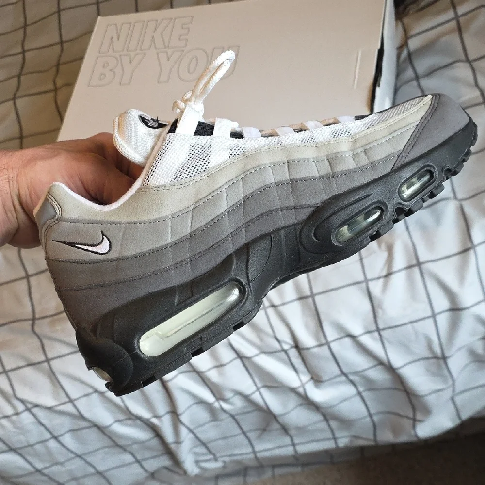 Nike Air Max 95 Gray White Sneakers - Picture 4 of 11